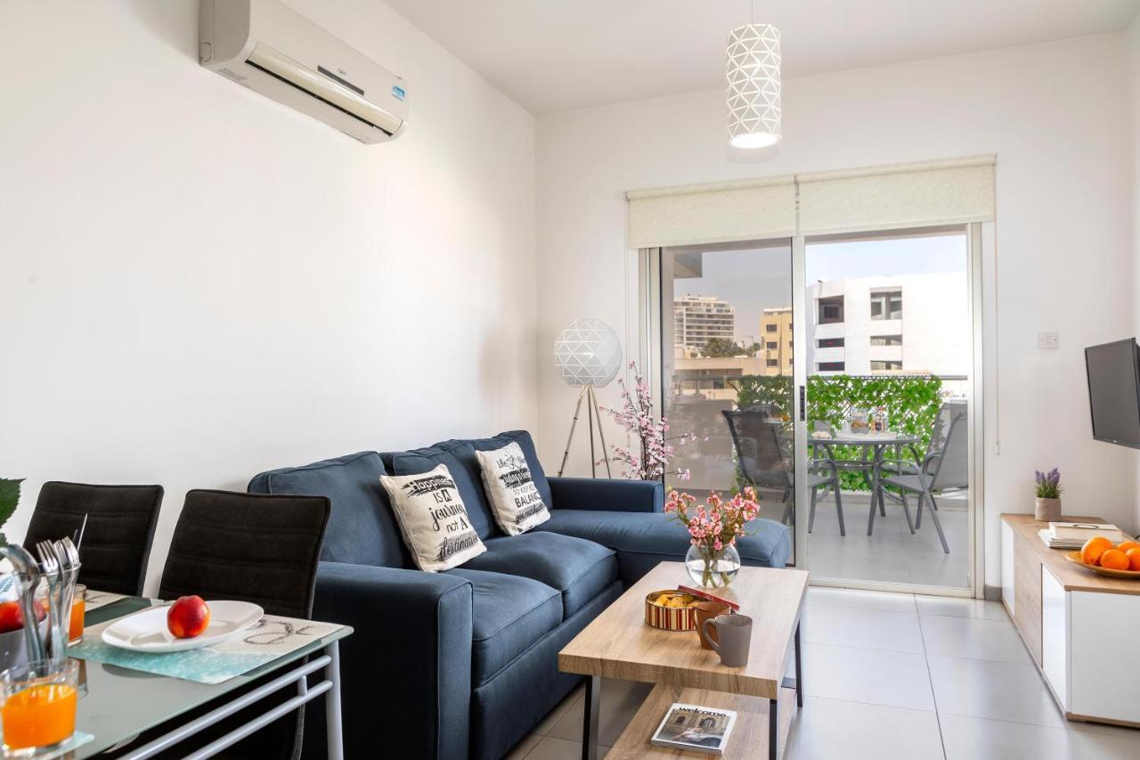 Airbnsea City Centre Side Sea View Apartments Larnaka Exterior foto