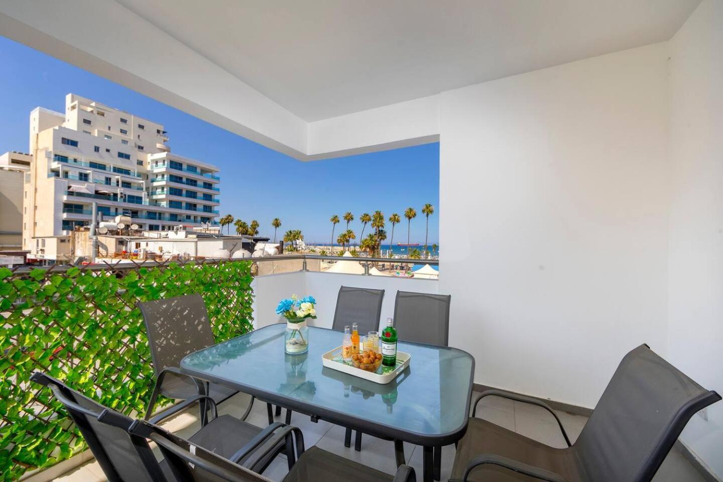 Airbnsea City Centre Side Sea View Apartments Larnaka Exterior foto